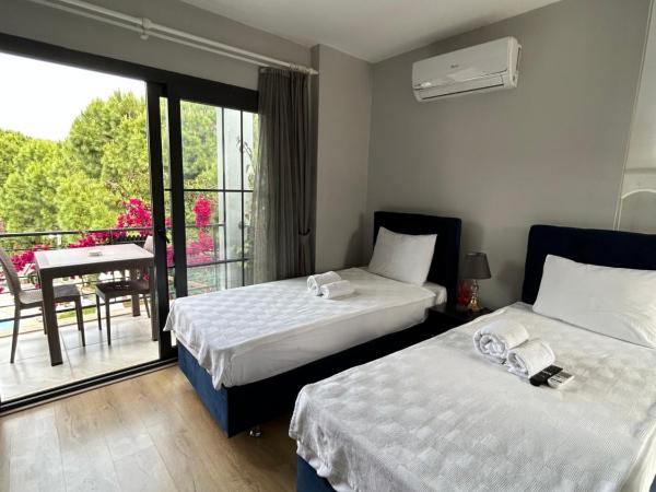 Malta Hotel Bodrum : photo 1 de la chambre chambre lits jumeaux avec balcon