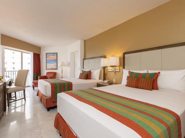 Tesoro Ixtapa Beach Resort : photo 1 de la chambre chambre double/lit king-size de luxe avec vue partielle océan