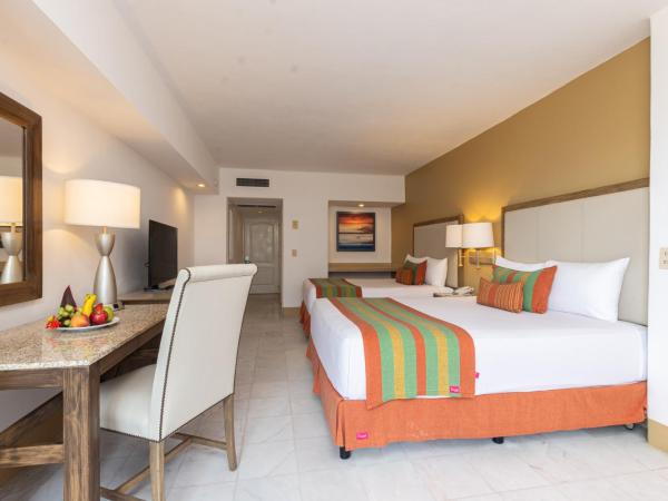 Tesoro Ixtapa Beach Resort : photo 5 de la chambre chambre double/lit king-size de luxe avec vue partielle océan