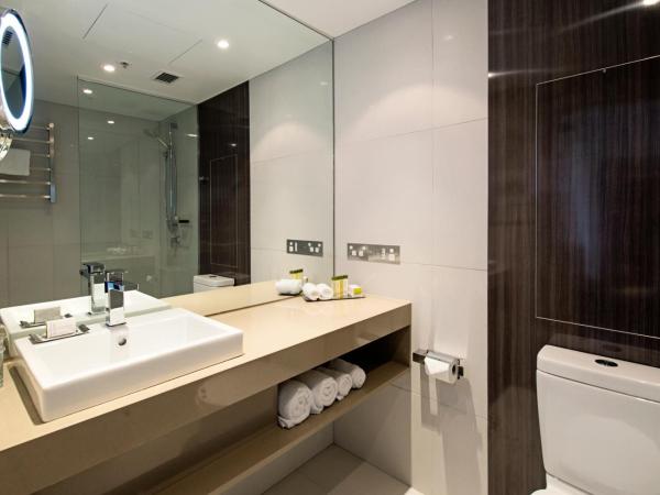 Hilton Garden Inn Darwin : photo 6 de la chambre chambre lit king-size de luxe - vue sur port