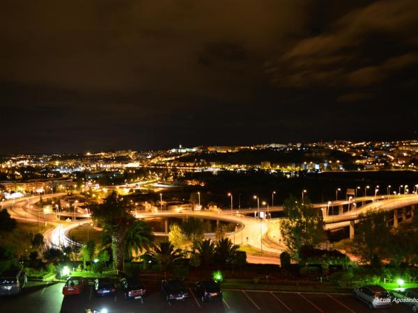 Hotel D. Luis : photo 9 de la chambre chambre double ou lits jumeaux avec terrasse - vue sur ville