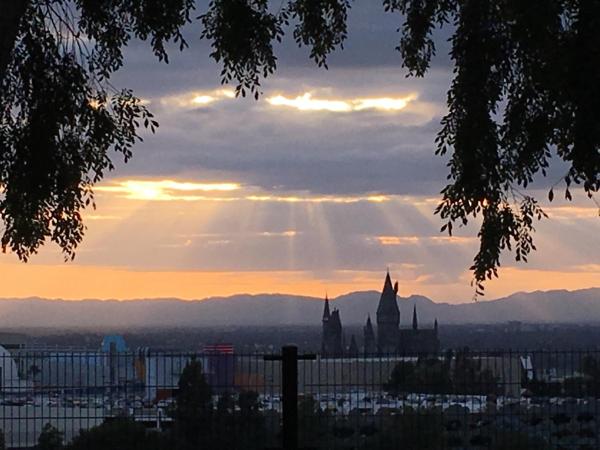 Universal Studios-Hollywood Hills guest suite with King bed : photo 5 de la chambre chambre triple avec salle de bains privative