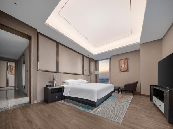 Crowne Plaza Hangzhou Linping, an IHG Hotel : photo 1 de la chambre two-bedroom suite with belgrade city view