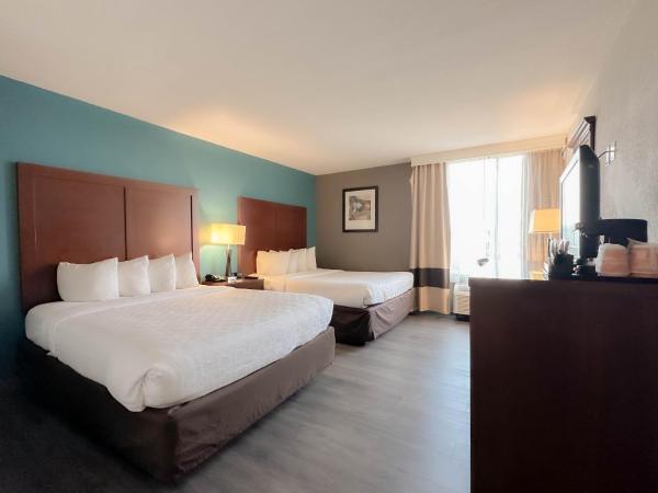 Comfort Inn & Suites Kissimmee by the Parks : photo 6 de la chambre chambre de luxe avec 2 lits queen-size et canapé-lit