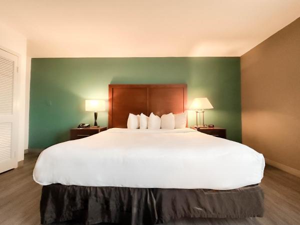 Comfort Inn & Suites Kissimmee by the Parks : photo 8 de la chambre chambre lit king-size deluxe avec canapé-lit