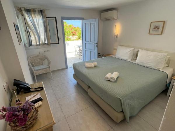 Villa Margarita : photo 10 de la chambre chambre double - vue sur jardin