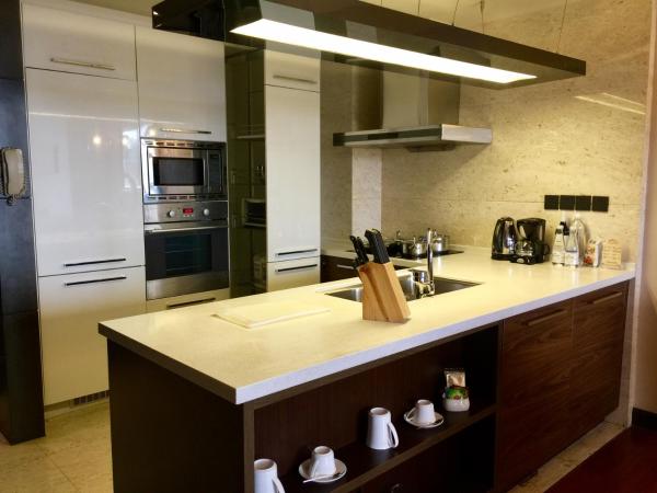 The Sandalwood Beijing Marriott Executive Apartments : photo 5 de la chambre two-bedroom apartment + 200㎡ + private bedroom + private living room + open-plan kitchen + laundry room + complimentary high-speed internet