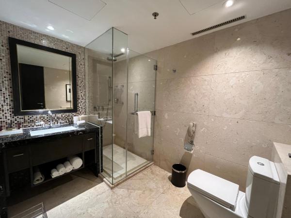 The Sandalwood Beijing Marriott Executive Apartments : photo 3 de la chambre two-bedroom apartment + 200㎡ + private bedroom + private living room + open-plan kitchen + laundry room + complimentary high-speed internet