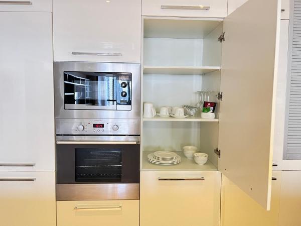 The Sandalwood Beijing Marriott Executive Apartments : photo 2 de la chambre three-bedroom apartment + 233㎡ + private bedroom + private living room + open-plan kitchen + laundry room + complimentary high-speed internet