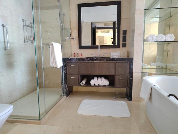 The Sandalwood Beijing Marriott Executive Apartments : photo 7 de la chambre large one-bedroom apartment + 116㎡ + private bedroom + private living room + open-plan kitchen + laundry room + complimentary high-speed internet