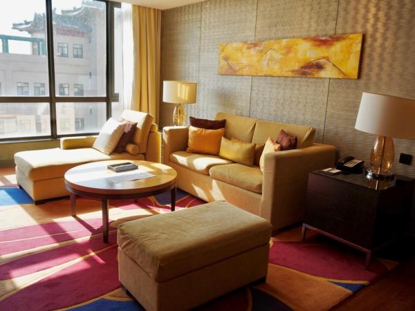 The Sandalwood Beijing Marriott Executive Apartments : photo 2 de la chambre large one-bedroom apartment + 116㎡ + private bedroom + private living room + open-plan kitchen + laundry room + complimentary high-speed internet