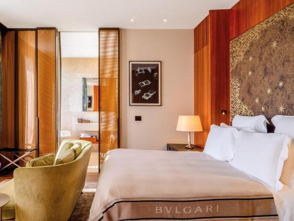 Bulgari Hotel Milano : photo 1 de la chambre suite junior 1 chambre lit king-size - vue sur jardin