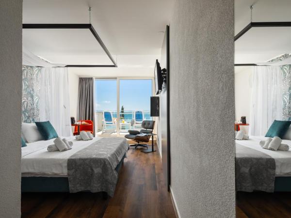 Hotel Mimosa Lido Palace - Maslinica Hotels & Resorts : photo 3 de la chambre chambre double deluxe avec balcon - vue sur mer