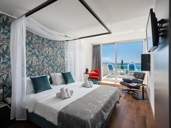 Hotel Mimosa Lido Palace - Maslinica Hotels & Resorts : photo 2 de la chambre chambre double deluxe avec balcon - vue sur mer