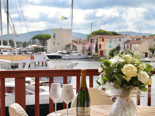 Le Suffren Hôtel : photo 5 de la chambre suite prestige avec terrasse - vue sur port de plaisance