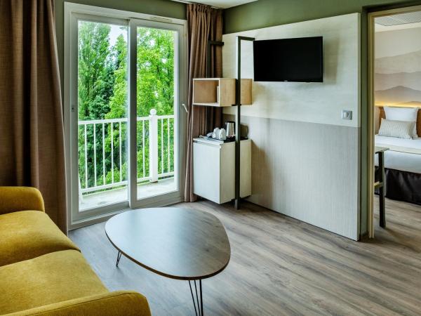 Hôtel La Solitude : photo 3 de la chambre suite