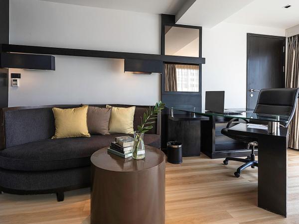 Golden Tulip Mandison Suites : photo 5 de la chambre suite avec baignoire