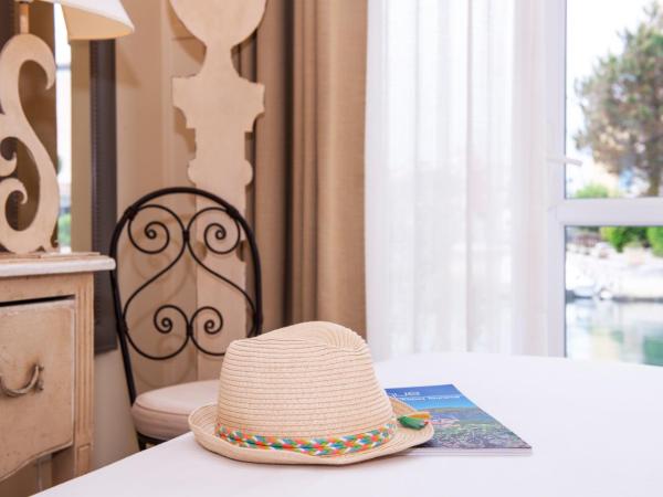 Le Suffren Hôtel : photo 7 de la chambre chambre double - vue sur canal