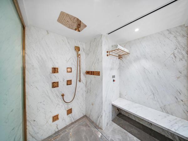 Radisson Blu Hotel & Suites GRT Chennai : photo 7 de la chambre presidential penthouse suite with airport transfers and club lounge access