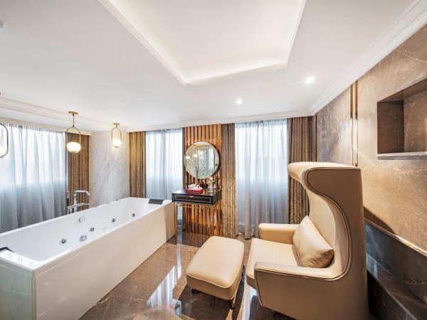 Radisson Blu Hotel & Suites GRT Chennai : photo 8 de la chambre presidential penthouse suite with airport transfers and club lounge access