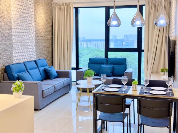 MidValley Southkey Mosaic 6-9pax Netflix-SmartTV70inch : photo 3 de la chambre appartement supérieur 2 chambres