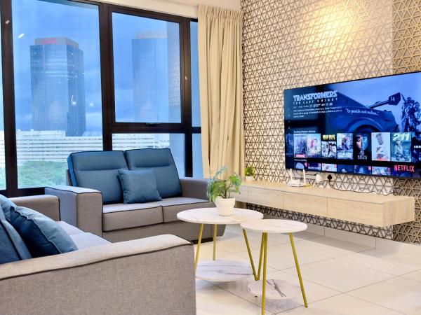 MidValley Southkey Mosaic 6-9pax Netflix-SmartTV70inch : photo 4 de la chambre appartement supérieur 2 chambres