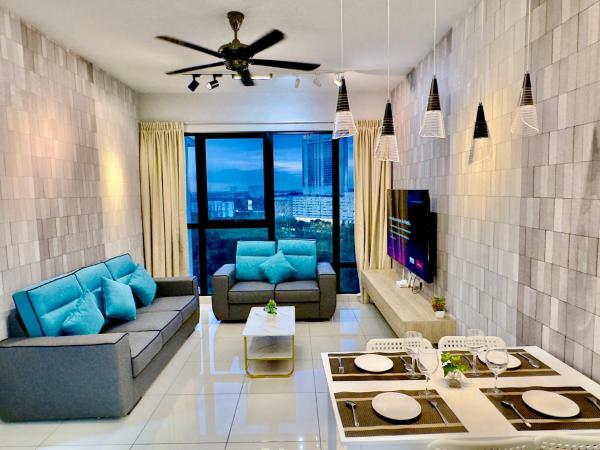 MidValley Southkey Mosaic 6-9pax Netflix-SmartTV70inch : photo 1 de la chambre appartement supérieur 2 chambres