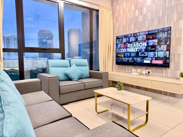 MidValley Southkey Mosaic 6-9pax Netflix-SmartTV70inch : photo 6 de la chambre appartement supérieur 2 chambres