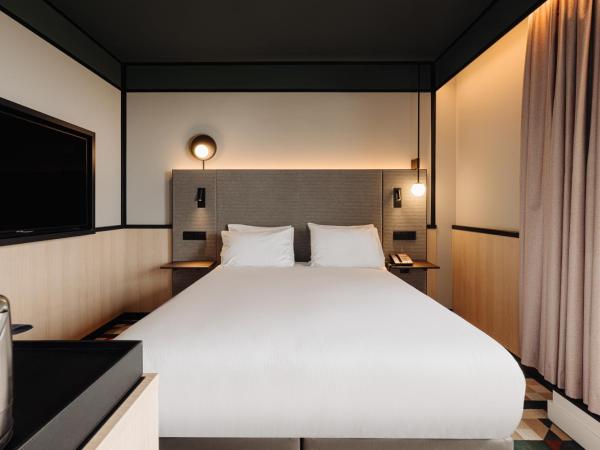 DoubleTree by Hilton Amsterdam Centraal Station : photo 7 de la chambre chambre de luxe avec balcon - vue sur ville