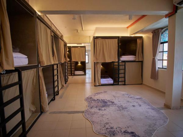 Some Place Else : photo 3 de la chambre lit simple dans dortoir mixte