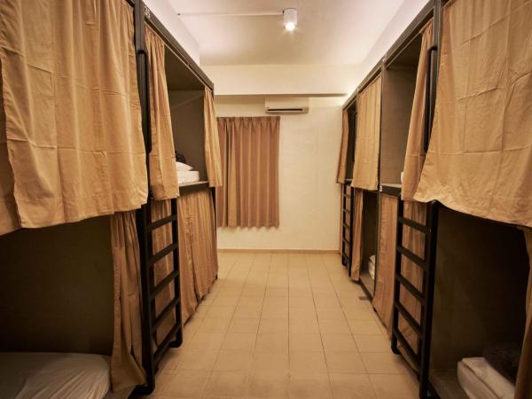 Some Place Else : photo 3 de la chambre lit simple dans dortoir mixte