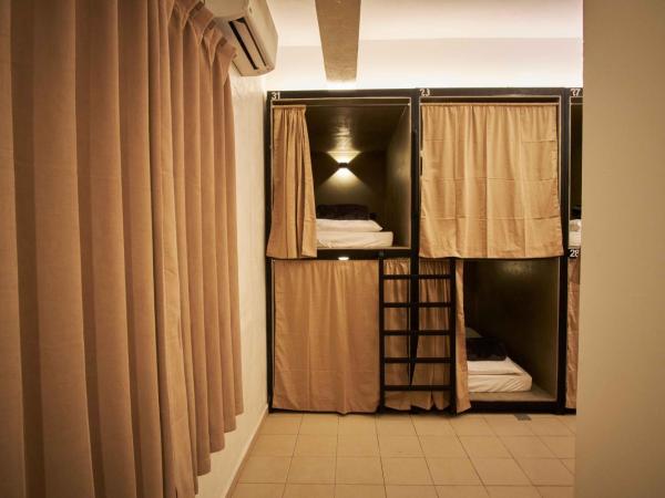 Some Place Else : photo 4 de la chambre lit simple dans dortoir mixte