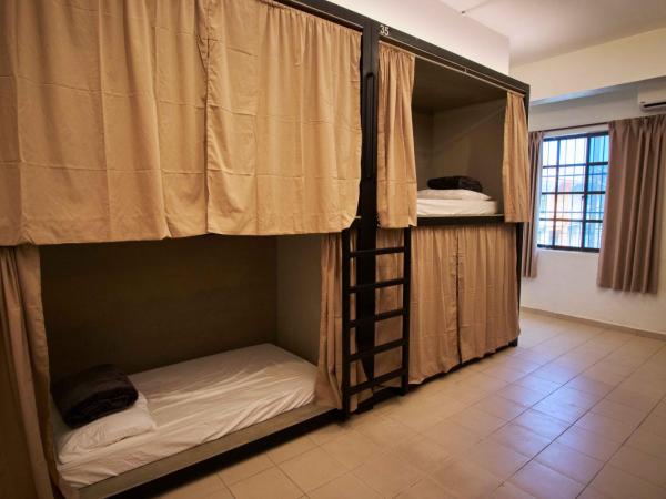 Some Place Else : photo 5 de la chambre lit simple dans dortoir mixte