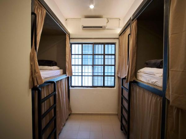 Some Place Else : photo 8 de la chambre lit simple dans dortoir pour femmes