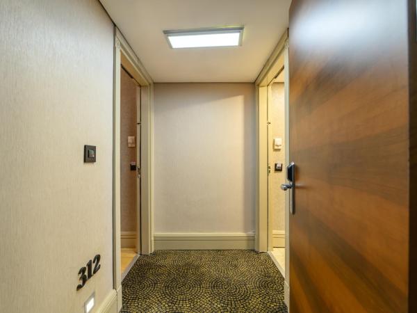 Ramada Istanbul Grand Bazaar : photo 4 de la chambre chambre familiale Économique