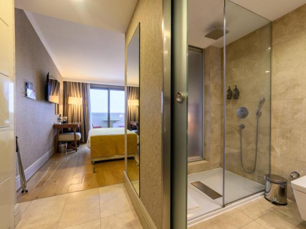 Ramada Istanbul Grand Bazaar : photo 2 de la chambre chambre double ou lits jumeaux avec balcon