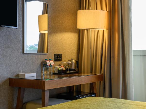 Ramada Istanbul Grand Bazaar : photo 7 de la chambre chambre double ou lits jumeaux avec balcon
