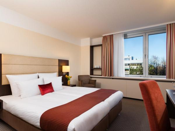 Leonardo Hotel Munich Arabellapark : photo 1 de la chambre chambre deluxe double ou lits jumeaux