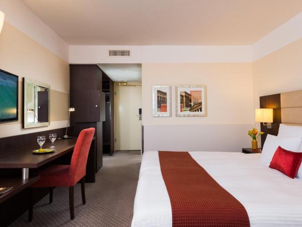 Leonardo Hotel Munich Arabellapark : photo 5 de la chambre chambre deluxe double ou lits jumeaux
