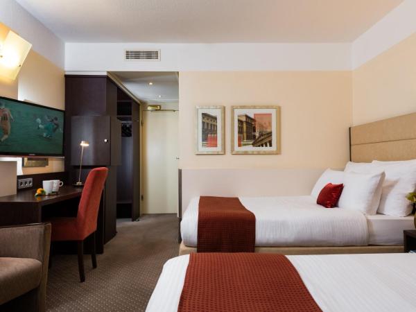 Leonardo Hotel Munich Arabellapark : photo 6 de la chambre chambre quadruple deluxe