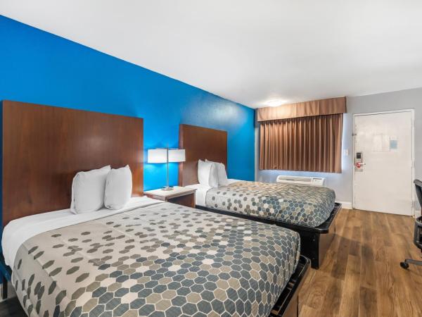 Econo Lodge Inn & Suites I-64 & US 13 : photo 7 de la chambre chambre double avec 2 lits doubles - fumeurs