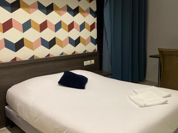 Théâtre Hôtel Chambéry : photo 1 de la chambre chambre double avec balcon