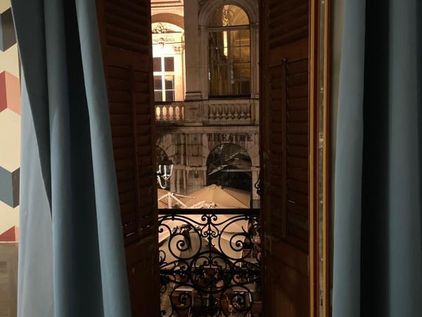 Théâtre Hôtel Chambéry : photo 3 de la chambre chambre double avec balcon