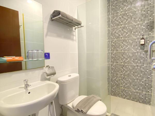 Hotel 88 Embong Malang Surabaya By WH : photo 7 de la chambre chambre lits jumeaux supérieure