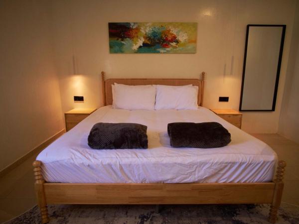 Some Place Else : photo 2 de la chambre chambre double avec salle de bains commune