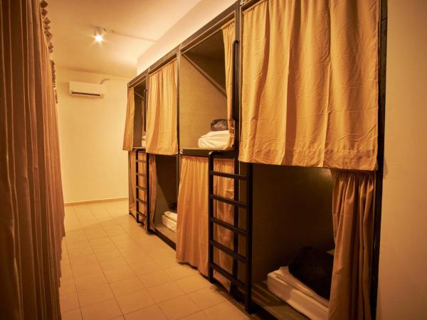 Some Place Else : photo 6 de la chambre lit simple dans dortoir pour femmes