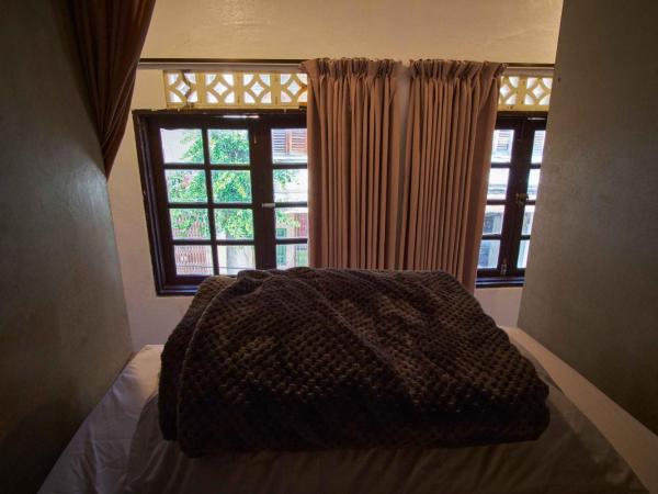 Some Place Else : photo 1 de la chambre lit simple dans dortoir pour femmes