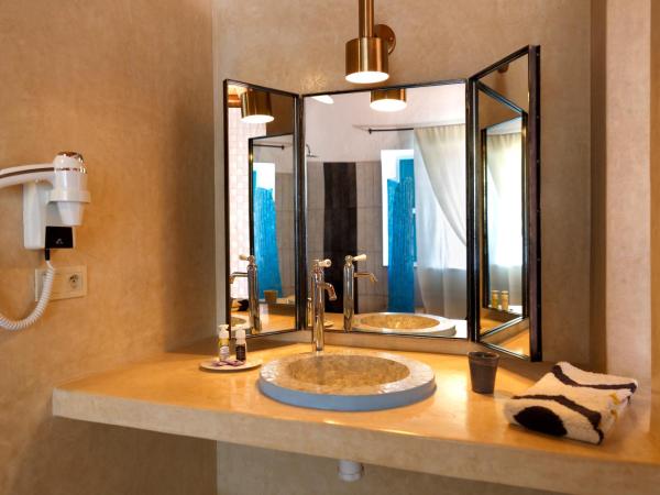 Riad Tamayourt Ocean View & piscine chauffée à 30 : photo 3 de la chambre chambre double deluxe - vue sur mer