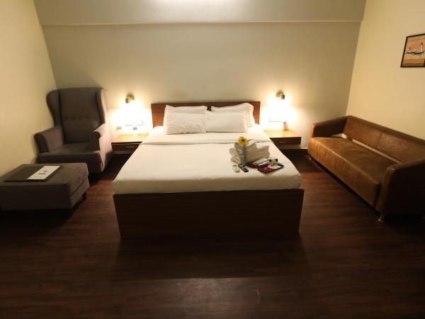 Sai Park Inn by UMRB - Mumbai Airport : photo 6 de la chambre suite familiale avec balcon