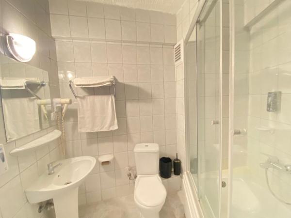 UK Hotel Kiriş : photo 7 de la chambre chambre quadruple